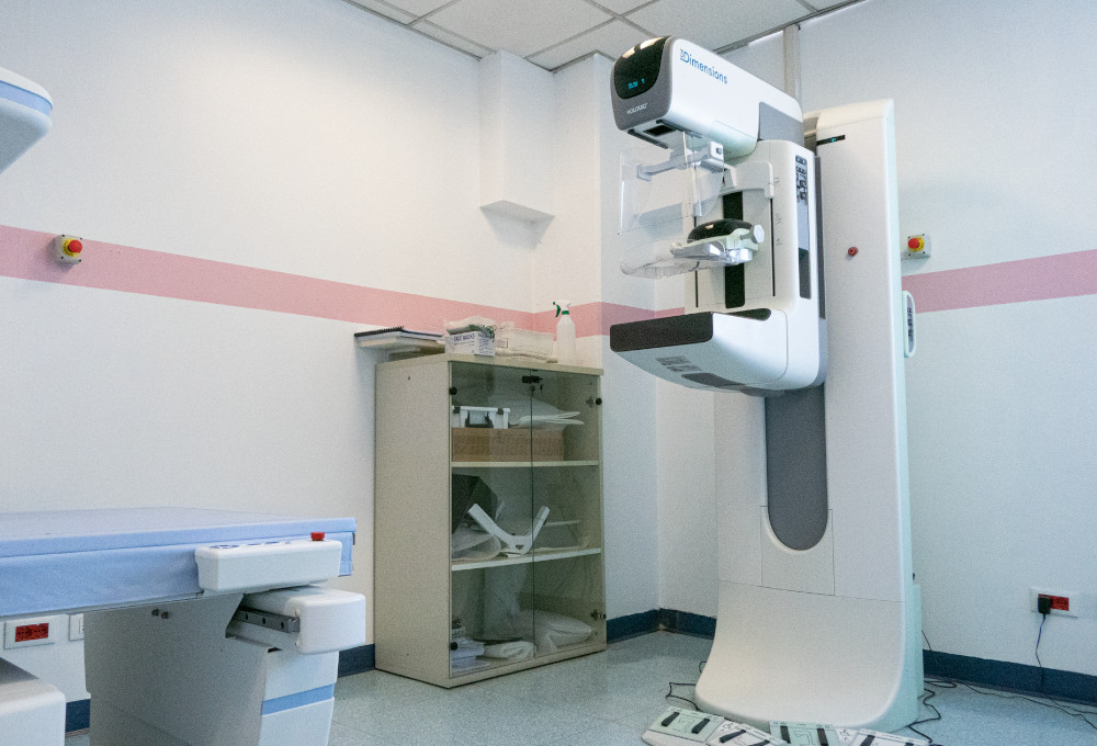 Nuovo mammografo con tecnologia tomosintesi